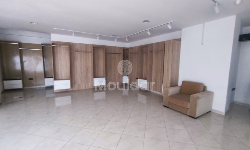 Bureau à louer avec terrasse au premier étage Bureau à louer avec terrasse au premier étage