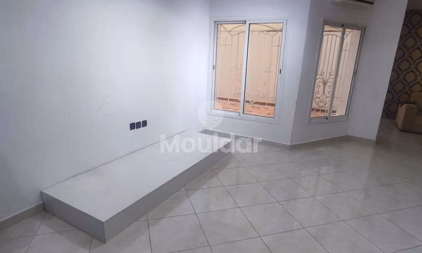 Bureau à louer avec terrasse au premier étage Bureau à louer avec terrasse au premier étage