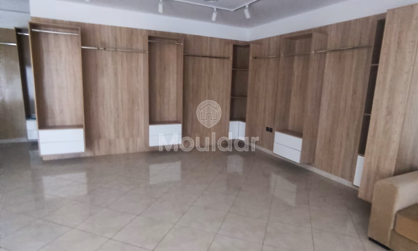 Bureau à louer avec terrasse au premier étage Bureau à louer avec terrasse au premier étage