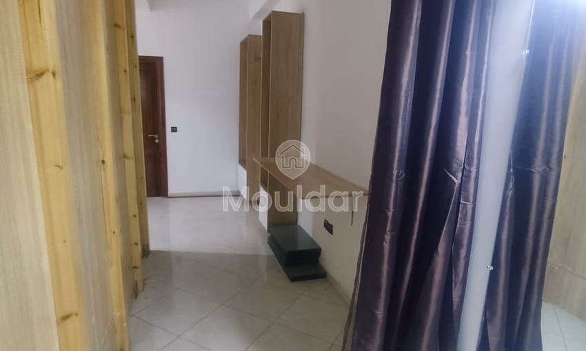 Bureau à louer avec terrasse au premier étage Bureau à louer avec terrasse au premier étage