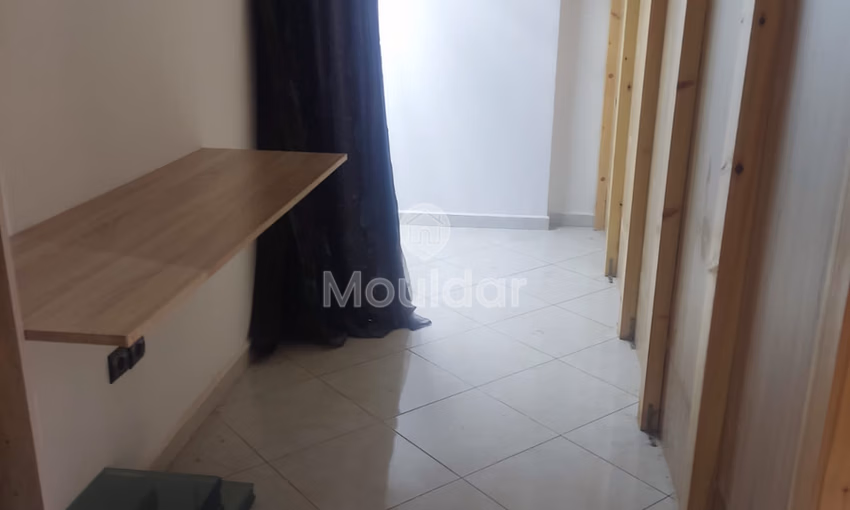 Bureau à louer avec terrasse au premier étage Bureau à louer avec terrasse au premier étage