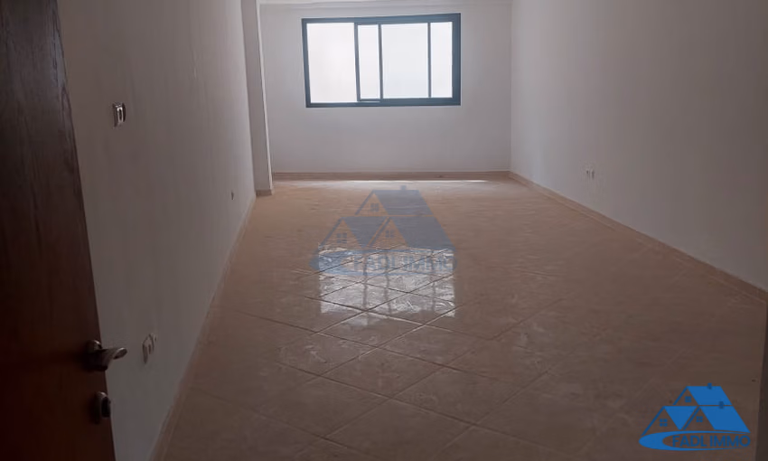 Bureau neuf à louer au premier étage