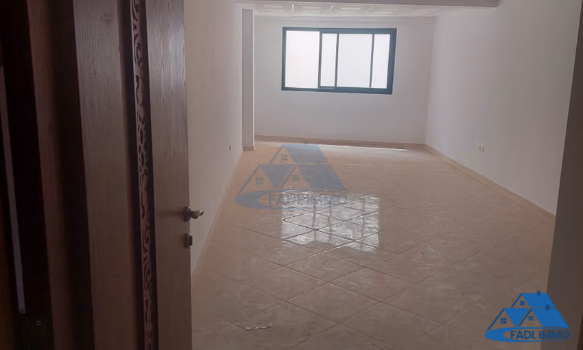 Bureau neuf à louer au premier étage