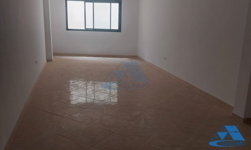 Bureau neuf à louer au premier étage