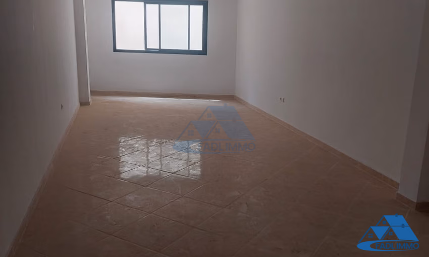 Bureau neuf à louer au premier étage