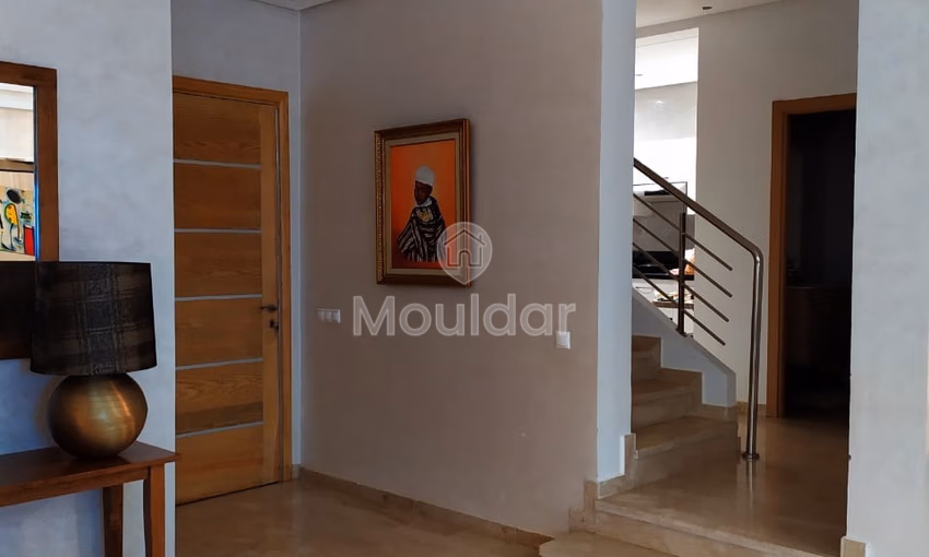 فيلا للشراء مع مسبح