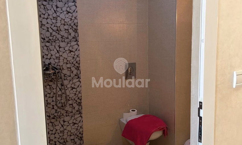 شقة للشراء مع شرفة في الطابق الثالث