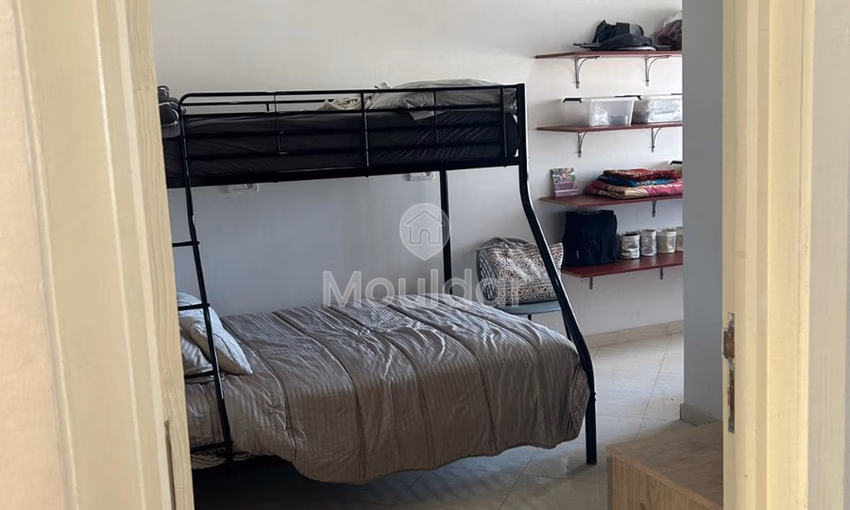 شقة للشراء مع شرفة في الطابق الثالث