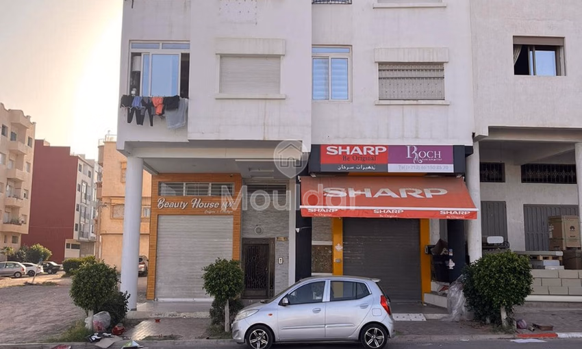 شقة للشراء مع شرفة في الطابق الثالث