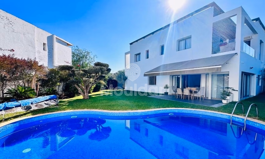 Villa en venta con piscina