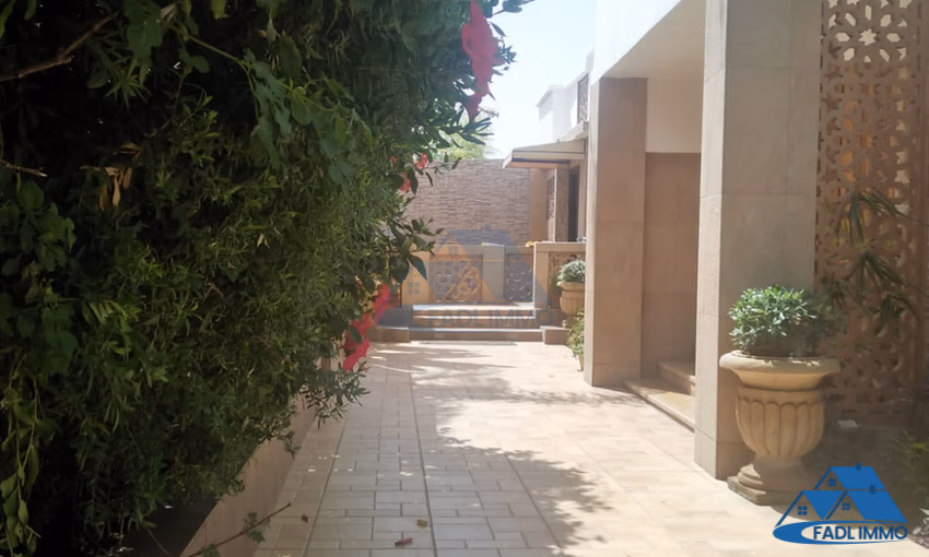 Villa for sale with garden and three floors Villa for sale with garden and three floors