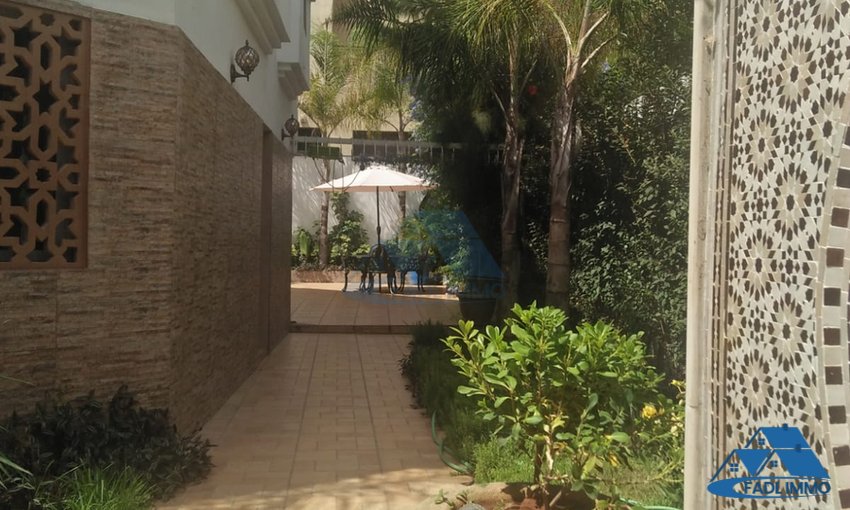 Villa à vendre avec jardin et trois étages - view 4