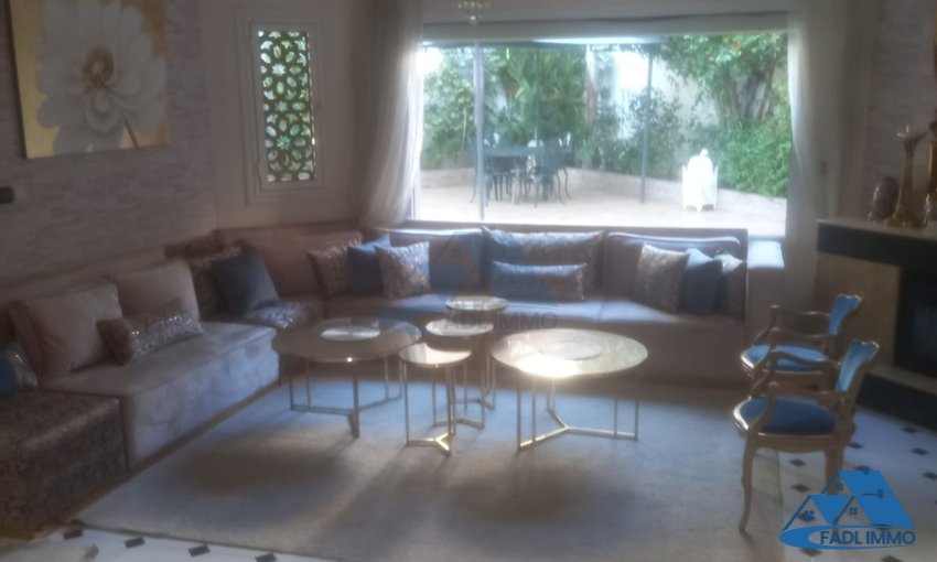 Villa for sale with garden and three floors