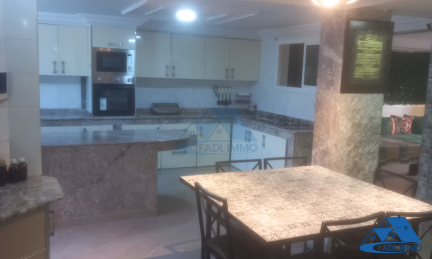 Villa for sale with garden and three floors Villa for sale with garden and three floors