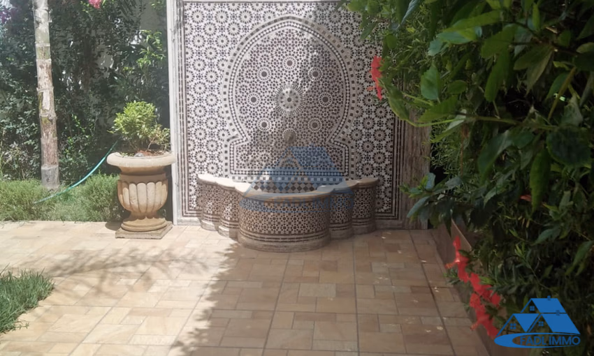 Villa for sale with garden and three floors Villa for sale with garden and three floors