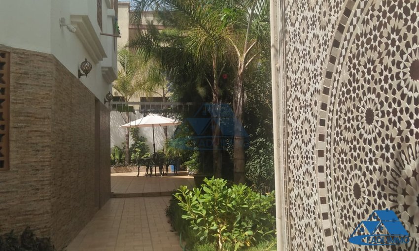 Villa à vendre avec jardin et trois étages - view 5