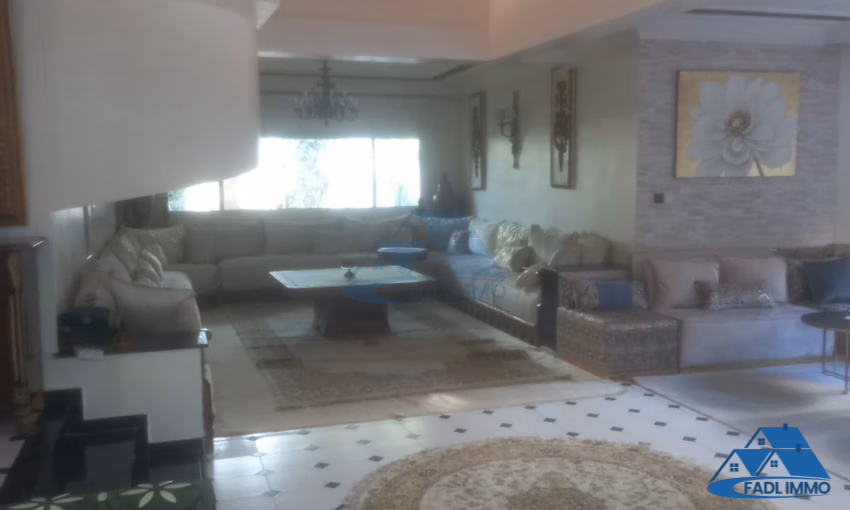 Villa for sale with garden and three floors Villa for sale with garden and three floors