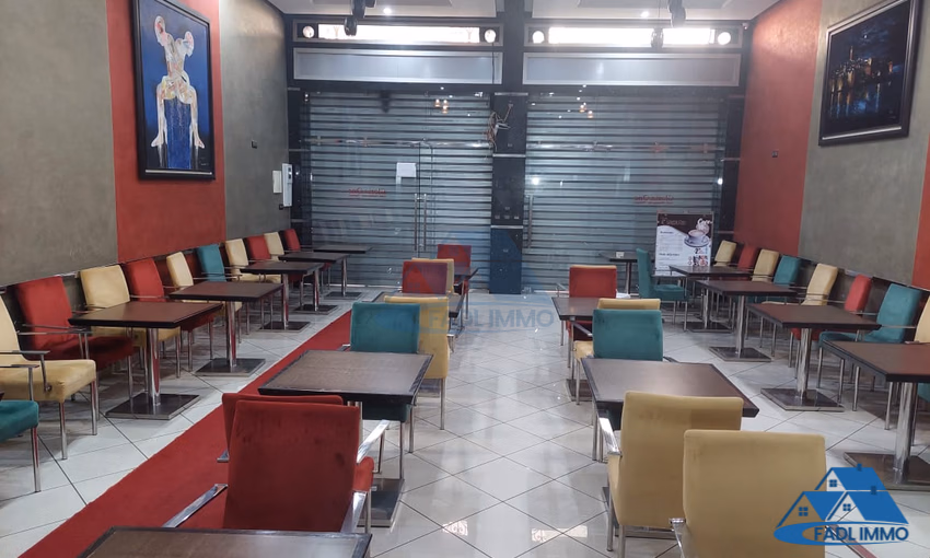 Maison à vendre avec terrasse et quatre étages Maison à vendre avec terrasse et quatre étages