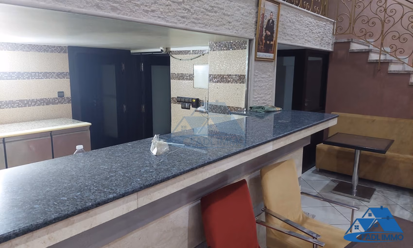 Maison à vendre avec terrasse et quatre étages Maison à vendre avec terrasse et quatre étages