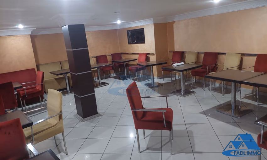 Maison à vendre avec terrasse et quatre étages Maison à vendre avec terrasse et quatre étages