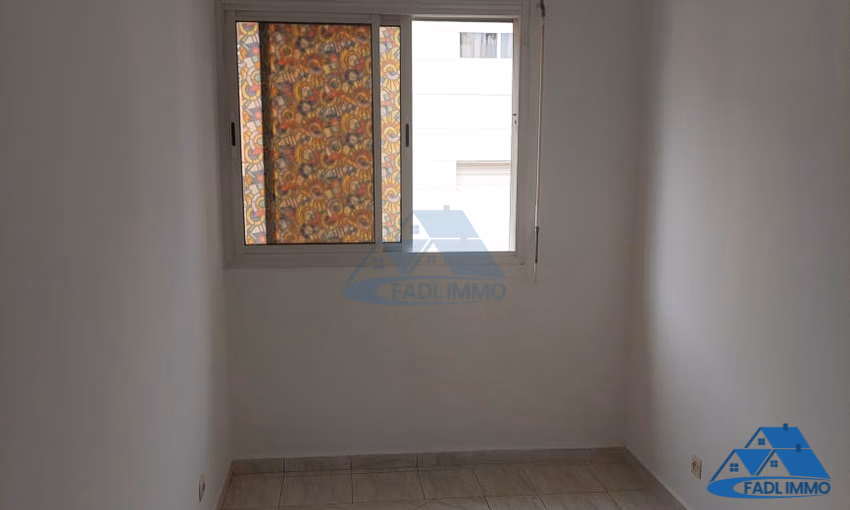 Maison à vendre avec terrasse et quatre étages Maison à vendre avec terrasse et quatre étages