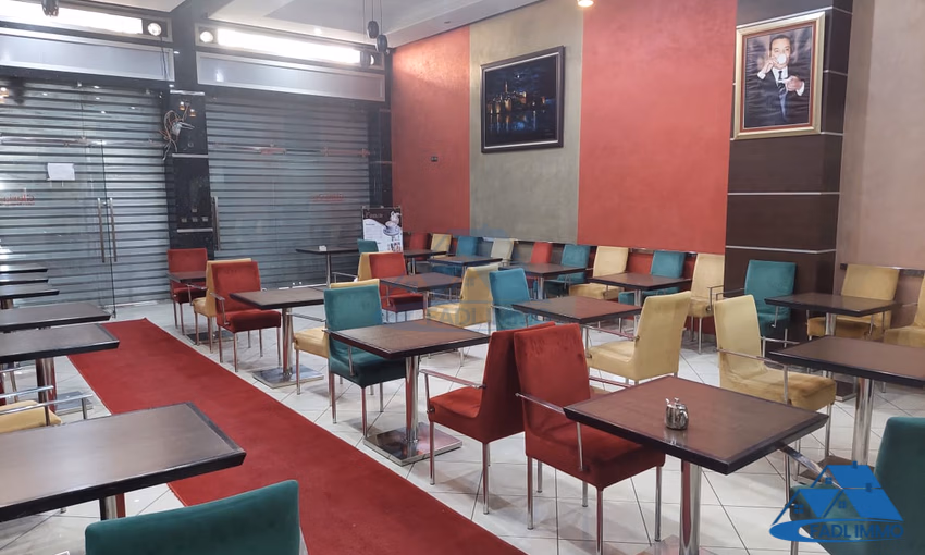 Maison à vendre avec terrasse et quatre étages Maison à vendre avec terrasse et quatre étages