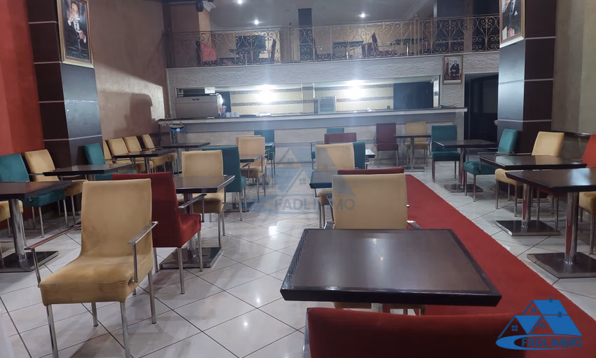 Maison à vendre avec terrasse et quatre étages Maison à vendre avec terrasse et quatre étages