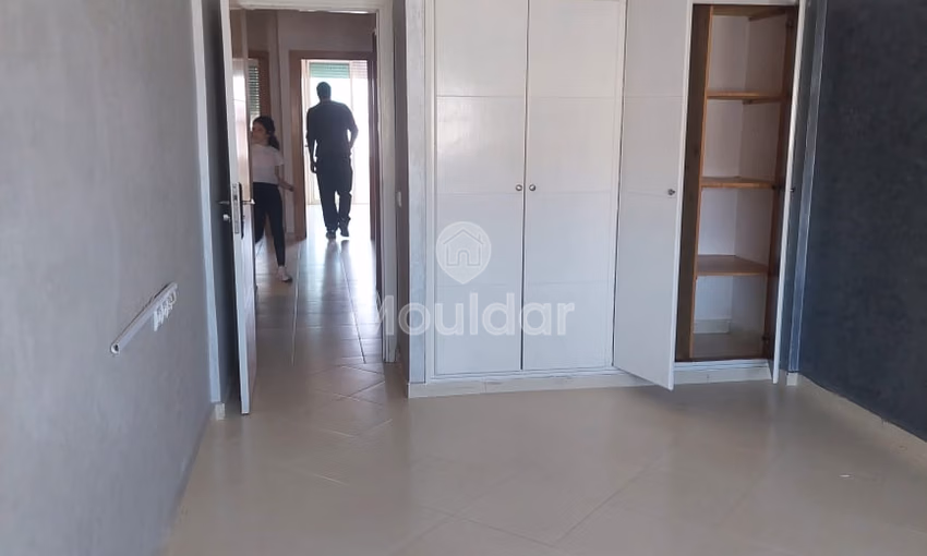 شقة للبيع في الطابق الثالث