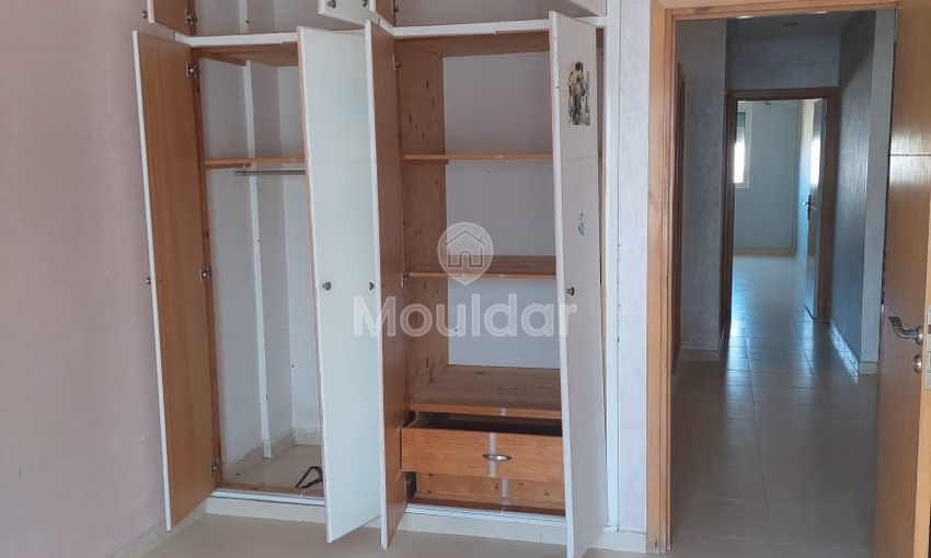 شقة للبيع في الطابق الثالث