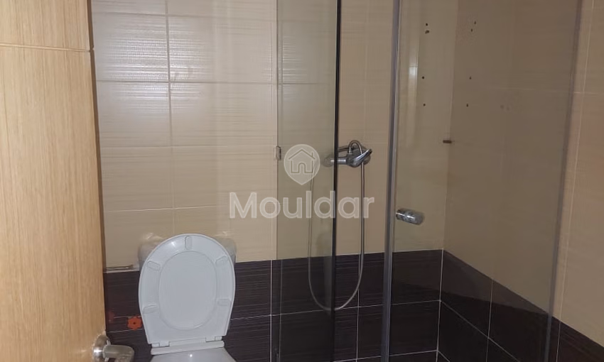 شقة للبيع في الطابق الثالث