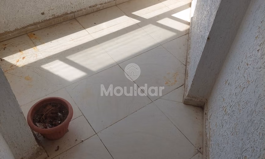 شقة للبيع في الطابق الثالث