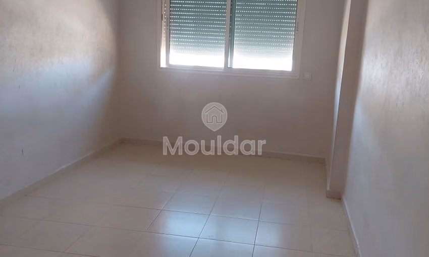 شقة للبيع في الطابق الثالث