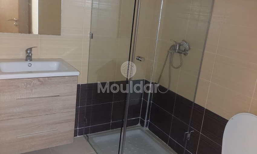 شقة للبيع في الطابق الثالث