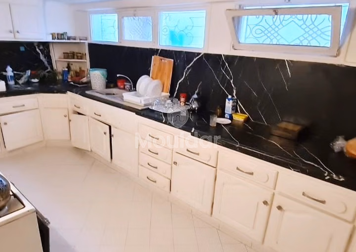 Villa à vendre - 3 chambres, 330 m² Villa à vendre - 3 chambres, 330 m²