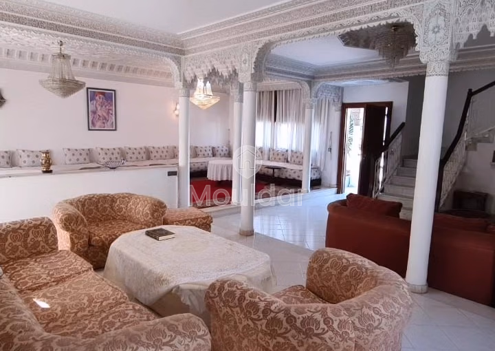 Villa à vendre - 3 chambres, 330 m² Villa à vendre - 3 chambres, 330 m²