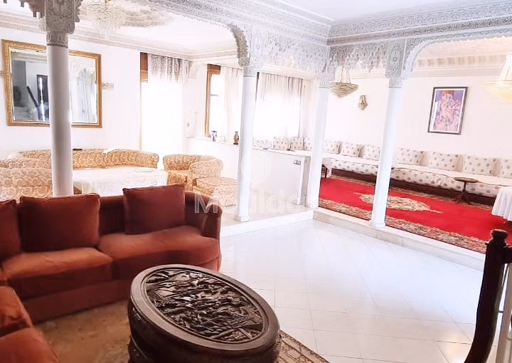 Villa à vendre - 3 chambres, 330 m² Villa à vendre - 3 chambres, 330 m²