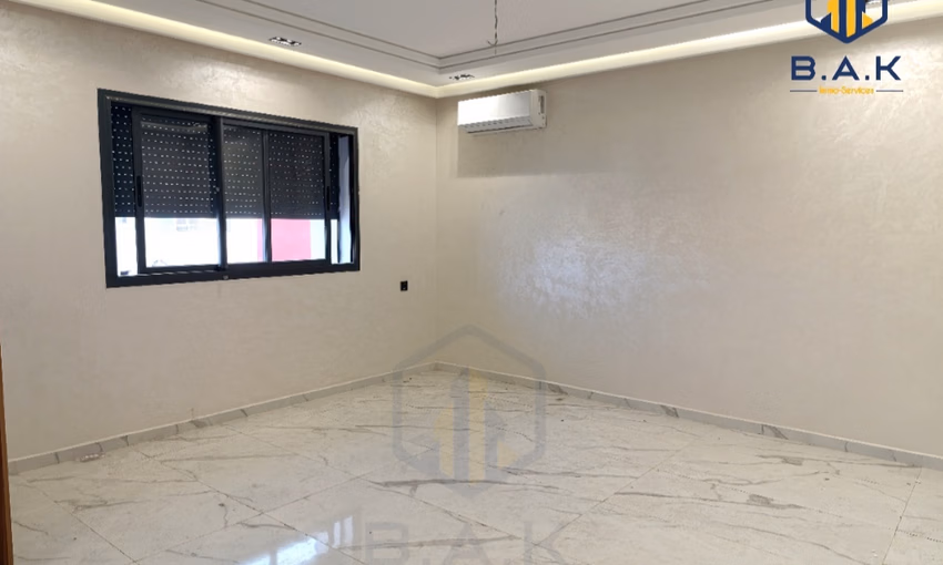 شقة للإيجار مع شرفة في الطابق الخامس شقة للإيجار مع شرفة في الطابق الخامس