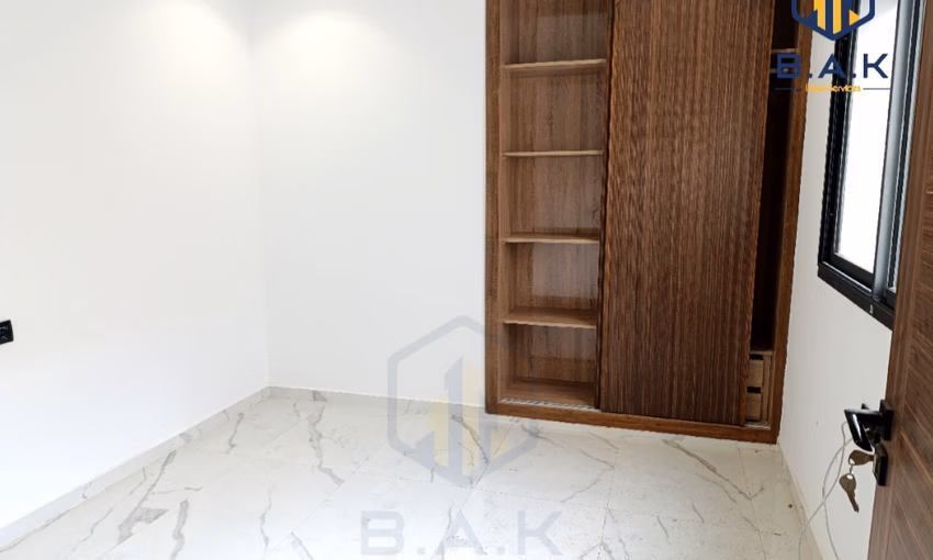 شقة للإيجار مع شرفة في الطابق الخامس شقة للإيجار مع شرفة في الطابق الخامس