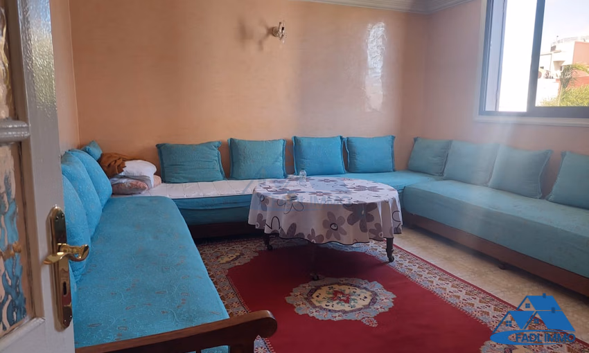 Maison à vendre avec terrasse et trois étages Maison à vendre avec terrasse et trois étages