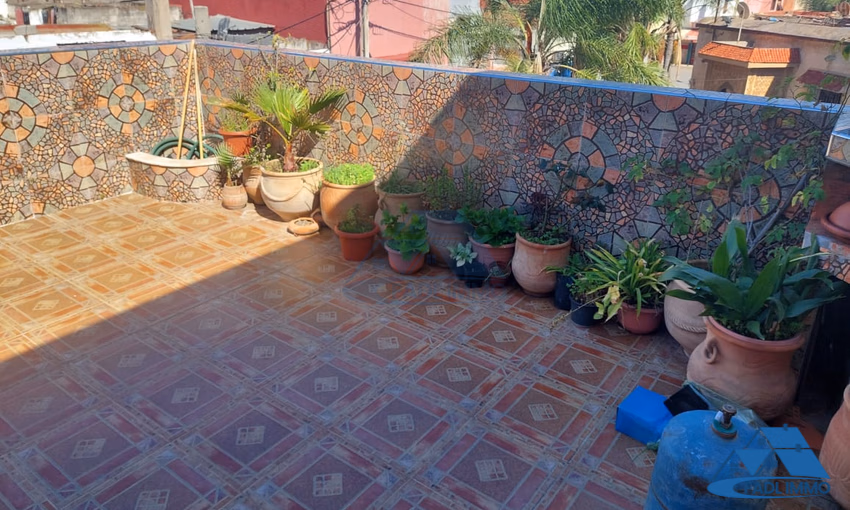 Maison à vendre avec terrasse et trois étages Maison à vendre avec terrasse et trois étages