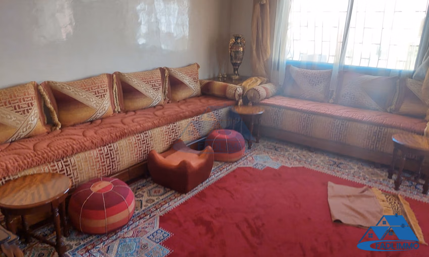 Maison à vendre avec terrasse et trois étages Maison à vendre avec terrasse et trois étages