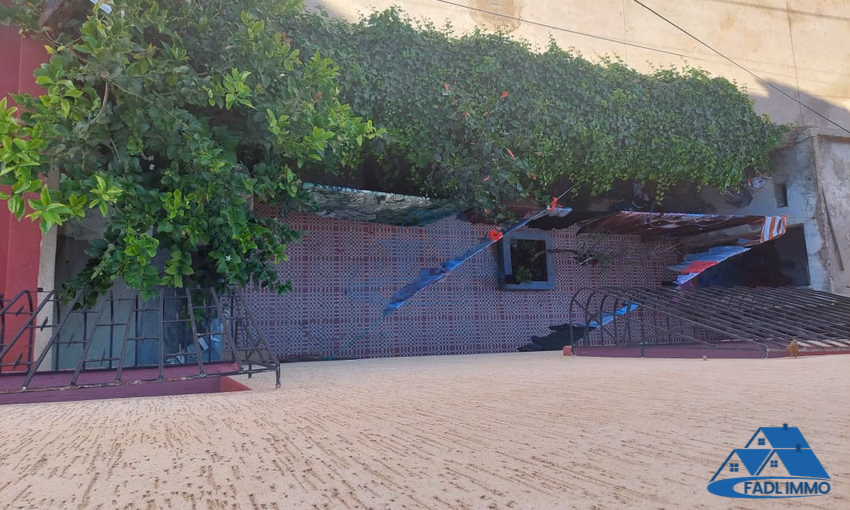 Maison à vendre avec terrasse et trois étages Maison à vendre avec terrasse et trois étages