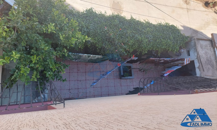 Maison à vendre avec terrasse et trois étages Maison à vendre avec terrasse et trois étages