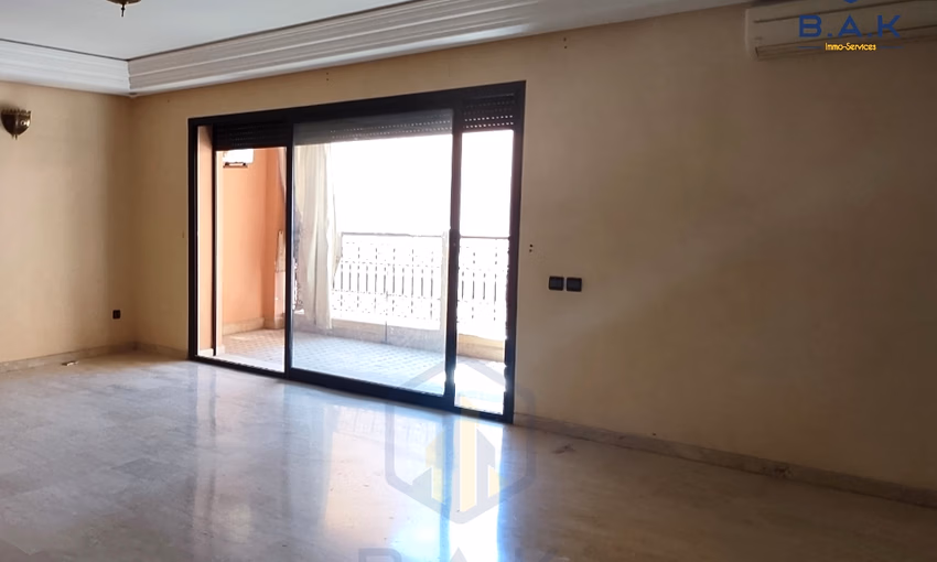 شقة للبيع مع تراس في الطابق الثالث