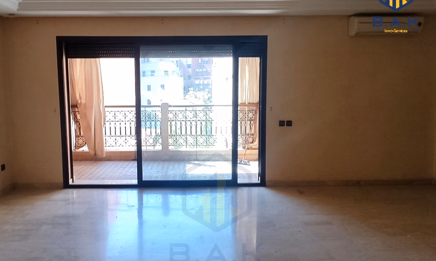 شقة للبيع مع تراس في الطابق الثالث