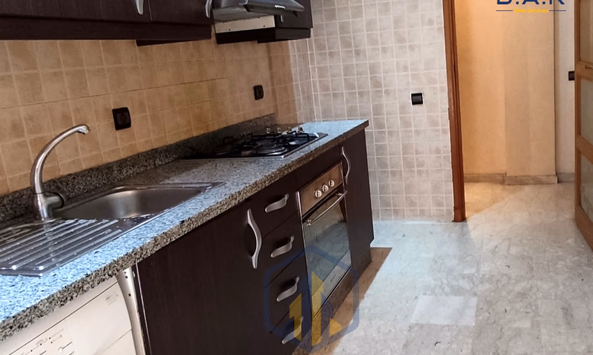 شقة للبيع مع تراس في الطابق الثالث