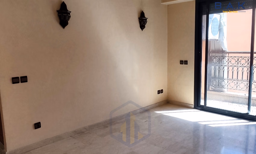 شقة للبيع مع تراس في الطابق الثالث