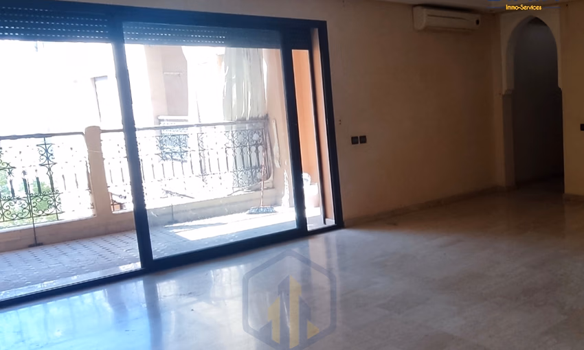 شقة للبيع مع تراس في الطابق الثالث