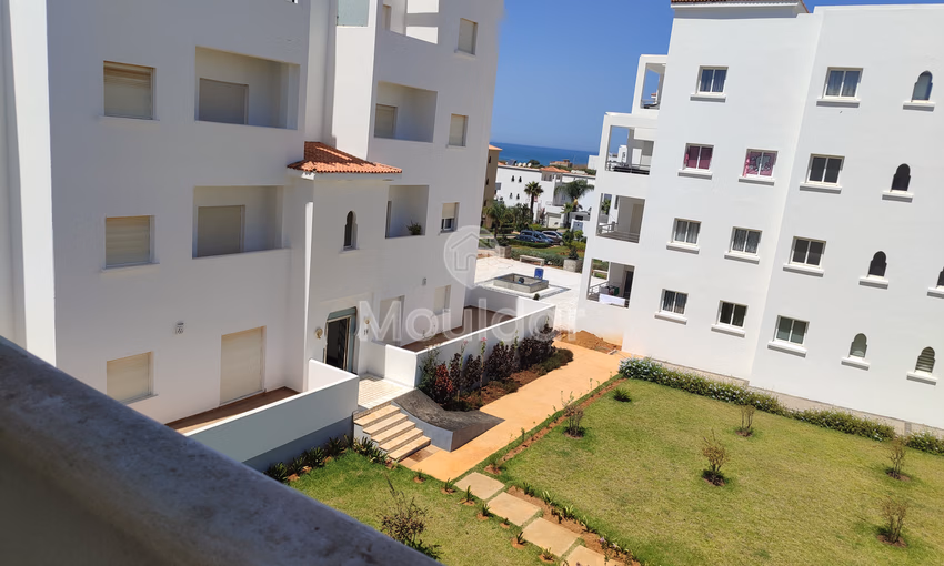 شقة للإيجار مع مسبح في الطابق الثاني