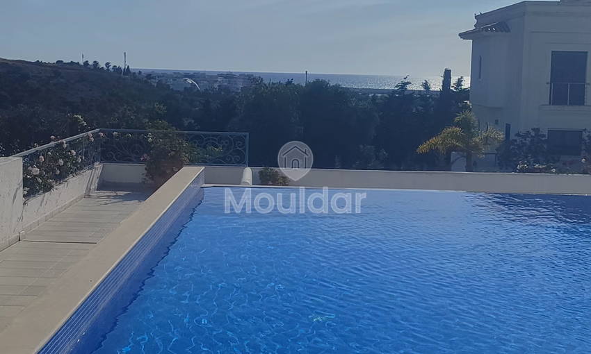 شقة للإيجار مع مسبح في الطابق الثاني